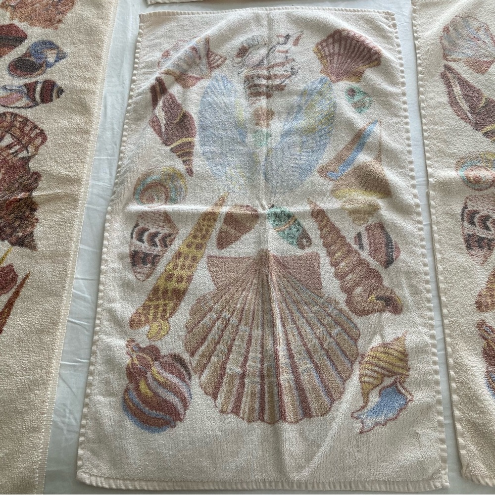 Vintage Martex Seashell towels by Gloria Vanderbilt set of 3 - Picture 5 of 8